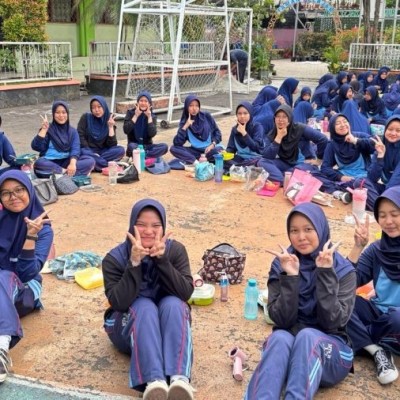 Madrasah Sehat, Siswa Hebat: MTsN 17 Jakarta Gelar Senam dan Sarapan Sehat Bersama