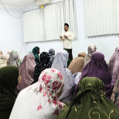 Penyuluh Agama Islam Kepulauan Seribu Bimbing Siswi SMAN 69 Jakarta dalam Kegiatan Praktik Baca Al-Qur’an