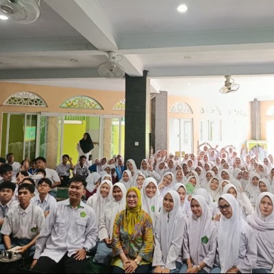 MAN 8 Jakarta Gelar Talkshow Motivasi untuk Siswa Kelas 12: “Elevate Your Mind, Achieve Your Dream”