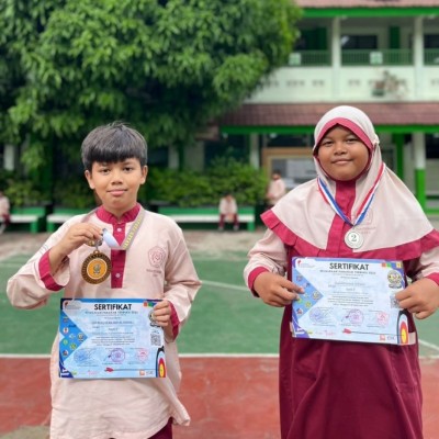 Dua Siswa MIN 4 Jakarta Selatan Raih Prestasi Panahan di Ajang Nasional