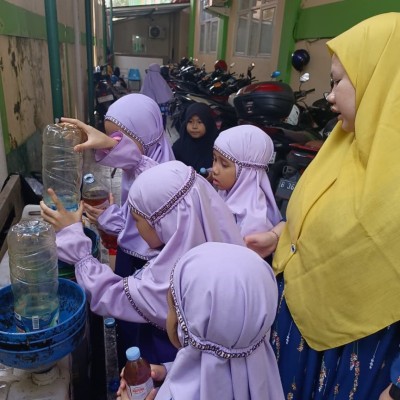 MIN 14 Jakarta Gaungkan Peduli Lingkungan lewat Program Madrasah Tersenyum