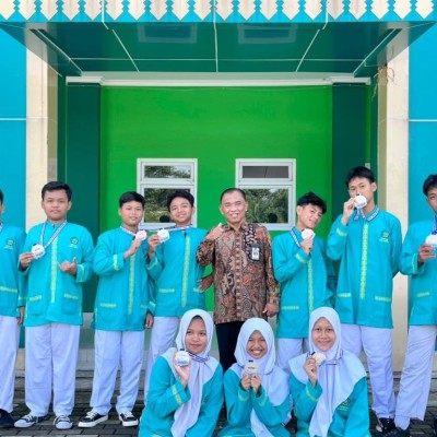 Tim Robotik MTsN 40 Jakarta Raih Tiga Medali di Ajang InYSIA 2025 UGM