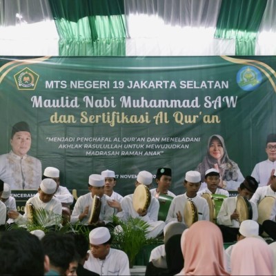 Peringati Maulid Nabi, MTsN 19 Jakarta Berikan Sertifikat Hafalan Al-Qur’an kepada 90 Siswa Tahfiz