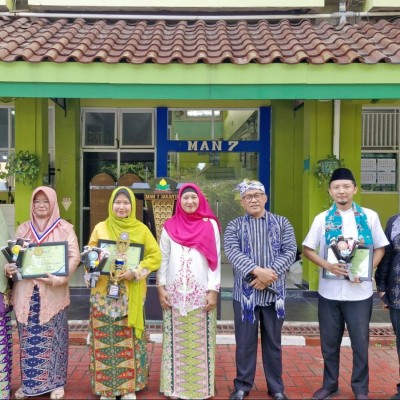 MAN 7 Jakarta Beri Apresiasi untuk Empat GTK Berprestasi pada Peringatan Hari Guru Nasional 2025
