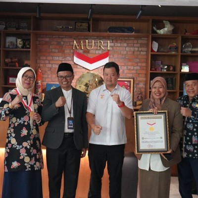MAN 1 Jakarta, Madrasah Pertama yang Raih MURI untuk Aksi Bersih Rumah Ibadah