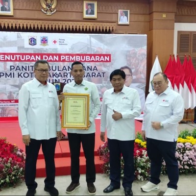 MTsN 37 Jakarta Raih Penghargaan Tertinggi Pengumpulan Dana PMI Kota Jakarta Barat