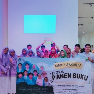 Siswa MAN 7 Jakarta Tampilkan Kreativitas Literasi di Festival Jakarta Panen Buku 2025
