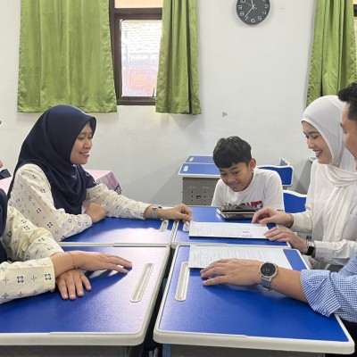 Ayah Hadir di Tengah Hujan, MIN 4 Jakarta Selatan Laksanakan Gerakan Ayah Mengambil Rapor Anak (GEMAR)