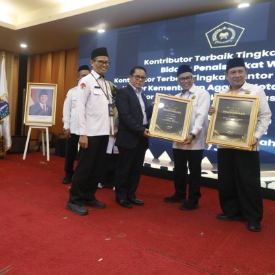 Hadiah Akhir Tahun, MAN 7 Jakarta Raih Humas Award Kontributor Terbaik MAN DKI Jakarta