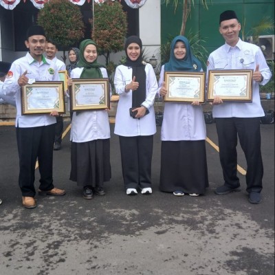 Haryati, Guru MTsN 6 Jakarta Juara Terfavorit Tendik Inspiratif Nasional 2025