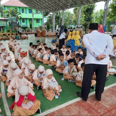 MIN 14 Al-Azhar Asy-Syarif Laksanakan Thobur Al-Qur’an Bersama Seluruh Siswa