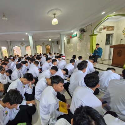 MAN 7 Jakarta Awali Kegiatan Jumat dengan Pembacaan Yasin, Zikir, dan Tahlil