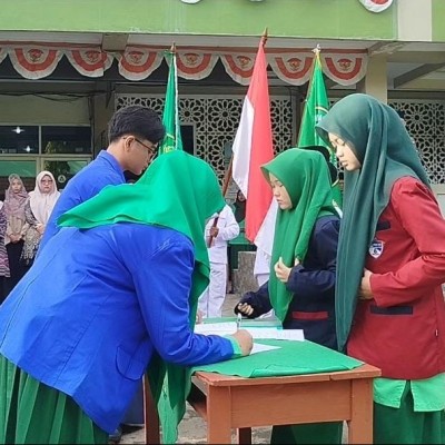 Sertijab OSIS MTsN 6 Jakarta Perkuat Pembinaan Kepemimpinan Siswa