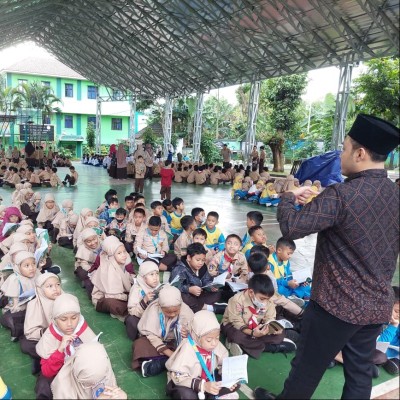 MIN 14 Al-Azhar Asy-Syarif Laksanakan Thobur Bahasa Asing sebagai Pembiasaan Positif Siswa
