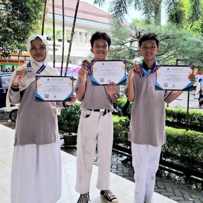 Siswa MTsN 5 Jakarta Raih Prestasi Sains Tingkat Nasional
