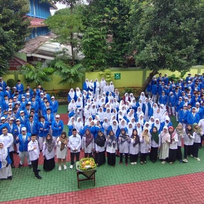 MAN 7 Jakarta Awali Milad ke-32 dengan Doa Bersama dan Tumpeng