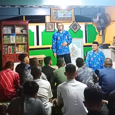 Penyuluh KUA Kepulauan Seribu Selatan Tanamkan Teladan Salat Rasulullah di SMKN 61 Pulau Tidung