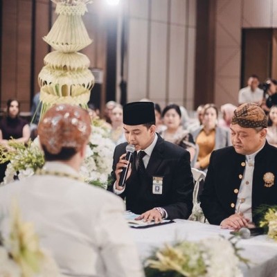 Viral, Penghulu Setiabudi Usai Akad Nikah Berbahasa Inggris Untuk Mempelai Asing