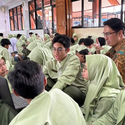 MAN 11 Jakarta Perkuat Budaya Riset Siswa melalui Stadium General