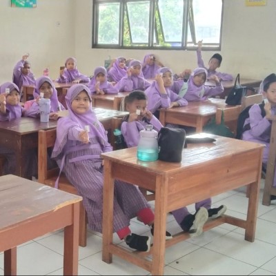 MIN 5 Jakarta Dukung Program Nasional Pemberian Obat Cacing