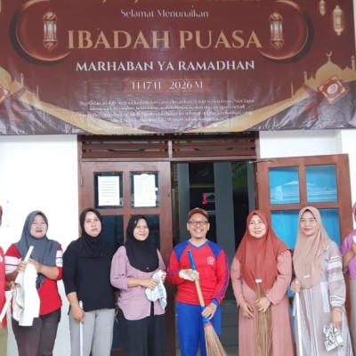 Empat Pulau, Satu Gerakan: GTK MIN 17 Kepulauan Seribu Serentak Bersihkan Masjid