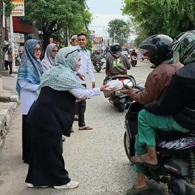KanKemenag Jakarta Utara Bagikan 50 Paket Ta’jil untuk Masyarakat