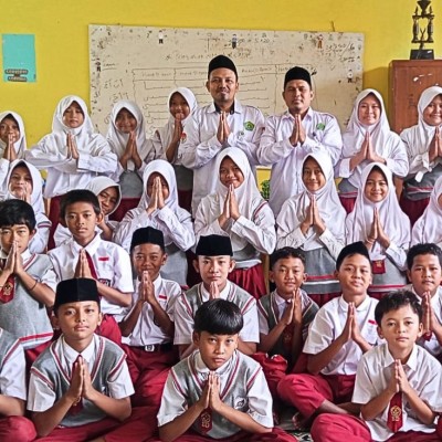 Hadir di Tengah Siswa SDN Pulau Tidung, Penyuluh KUA Kepulauan Seribu Bimbing Sanlat Ramadan