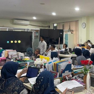 MTsN 41 Jakarta Perkuat Transformasi Digital Lewat Pelatihan Papan Interaktif