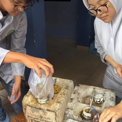 MAN 10 Jakarta Barat Kumpulkan Minyak Jelantah, Edukasi Pengelolaan Limbah Ramah Lingkungan