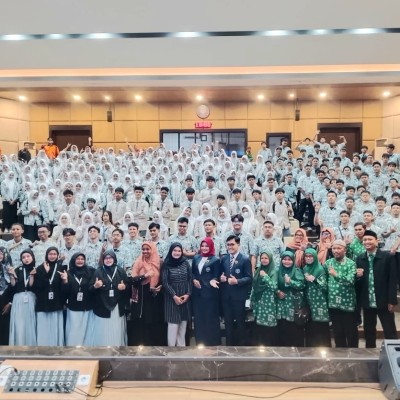 MAN 5 Jakarta Gelar Outing Class “Goes To Campus” ke UI dan IPB