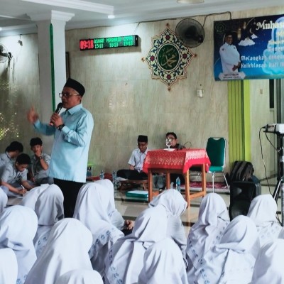 MAN 7 Jakarta Gelar Training Motivasi dan Muhasabah Kelas XII