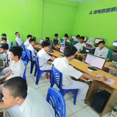 Kasubbag TU Kemenag Jakarta Utara Tinjau Pelaksanaan TKA di Sejumlah MTs Swasta