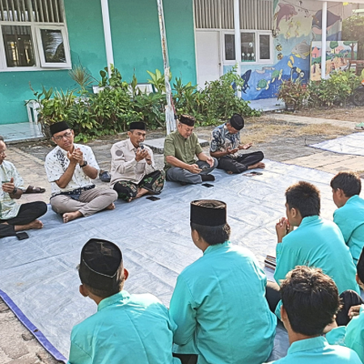Jelang TKA, Kasi Bimas Islam Kemenag Kepulauan Seribu Beri Motivasi dan Doa Siswa MTsN 26 Jakarta