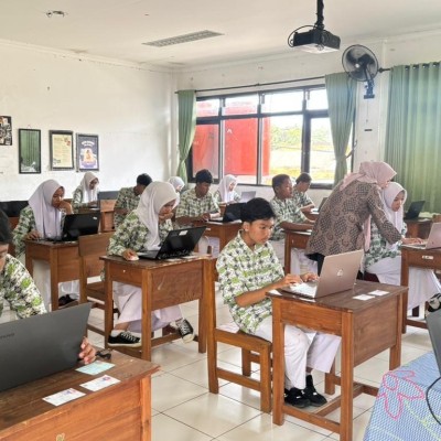Pelaksanaan TKA di MTsN 2 Jakarta, Siswa Tunjukkan Disiplin dan Konsentrasi Penuh