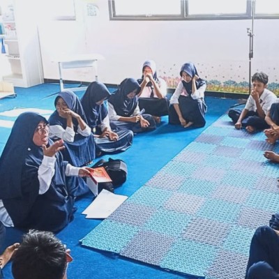 Penyuluh Agama KUA Kepulauan Seribu Utara Giatkan Baca Tulis Al-Qur’an di SMPN 133 Jakarta