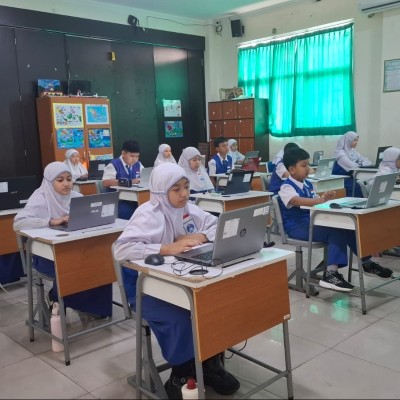Hari Pertama TKA, 53 Siswa MIN 14 Al-Azhar Asy-Syarif Ikuti Ujian dengan Lancar