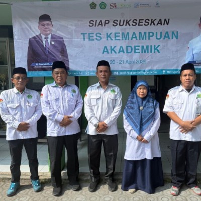 Zakiah Pantau Langsung TKA di MIN 17, Ujian Berlangsung Kondusif