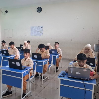 Hari Kedua TKA, 53 Siswa MIN 14 Al-Azhar Asy-Syarif Ikuti Ujian Bahasa Indonesia dan Literasi