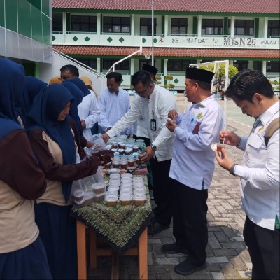 MTsN 26 Kepulauan Seribu Kembangkan Jiwa Wirausaha Siswa melalui Olahan Rumput Laut dalam Projek P5