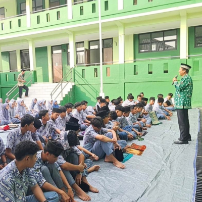 Penyuluh KUA Kepulauan Seribu Utara Tekankan Amalan Shalat Duha dan Adab Menuntut Ilmu