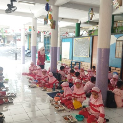 Dukung Program MBG, Itjen Kemenag Ikut Kawal Distribusi di Madrasah Jakarta