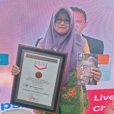 Guru MAN 7 Jakarta Raih Penghargaan Penulis Terpilih dalam Rekor MURI Cerpen Antikorupsi