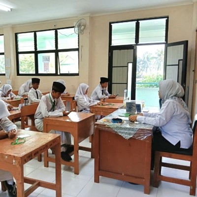 Hari Keempat Ujian Madrasah, Siswa MTsN 26 Kepulauan Seribu Tunjukkan Antusiasme Tinggi pada Mata Pelajaran IPS