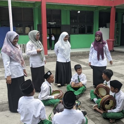 Harmoni Rebana di Pesisir: Siswa MIN 17 Kampus C Asah Bakat Hadhroh