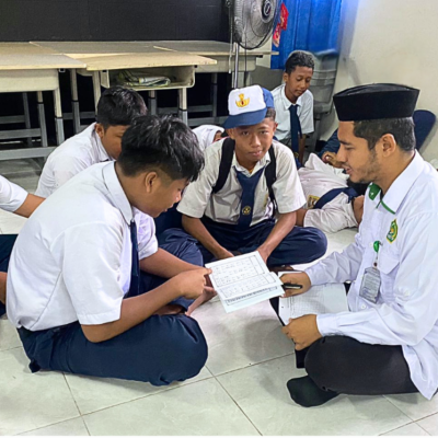 KUA Kepulauan Seribu Utara Gencarkan BTQ di SMPN 133, Cetak Generasi Qur’ani Sejak Dini