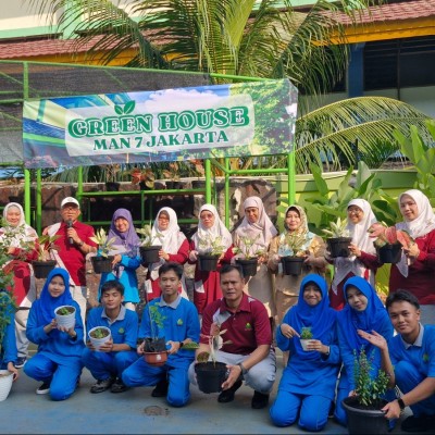 MAN 7 Jakarta Luncurkan Program Rasberi, Perkuat Kepedulian Lingkungan dan Kesehatan