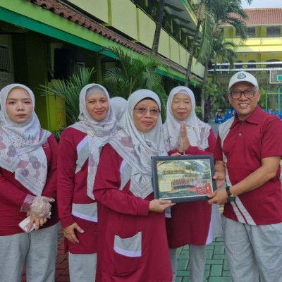 MAN 7 Jakarta Gelar Perpisahan Purnatugas Guru Biologi, Penuh Haru dan Apresiasi