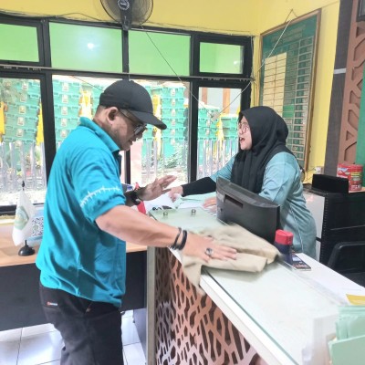 KUA Tanjung Priok Gelar Program Rabu ASRI, Wujudkan Lingkungan Layanan yang Bersih dan Nyaman