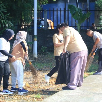 Implementasi Ekoteologi, Kemenag Jakarta Barat Gelar Aksi Bersih di Gereja Oikoumene Grogol