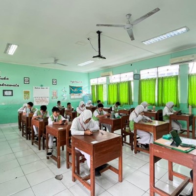 Hari Pertama Ujian Madrasah MIN 8 Jakarta Selatan Berlangsung Tertib dan Kondusif